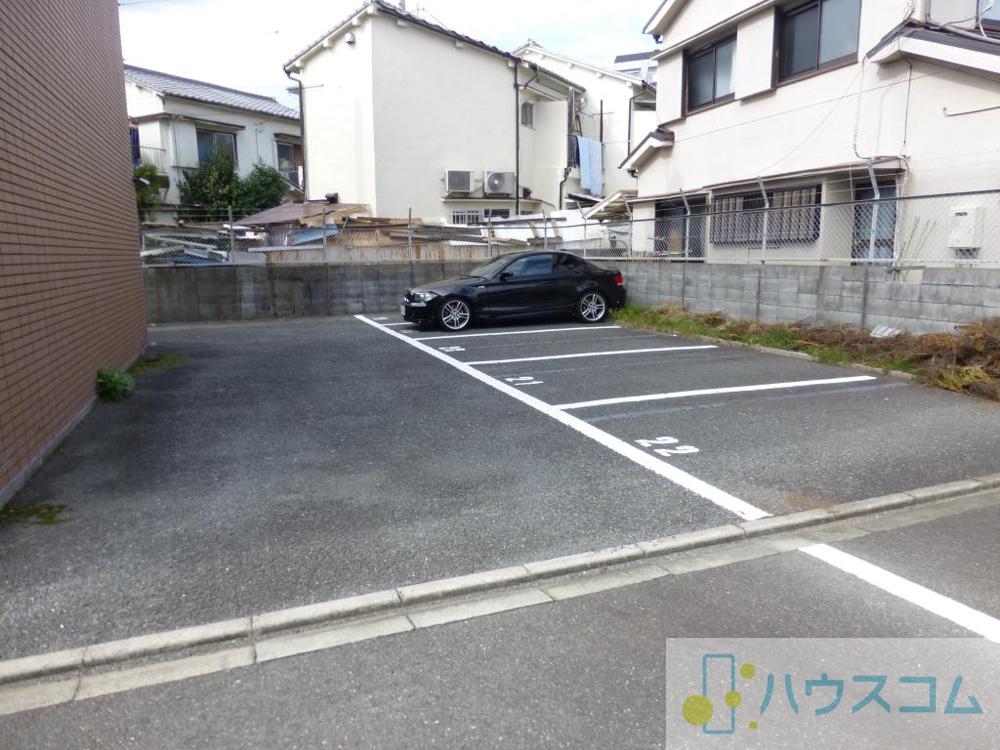 27/30 駐車場
