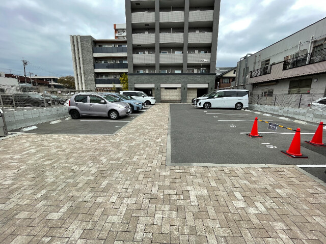 24/27 駐車場