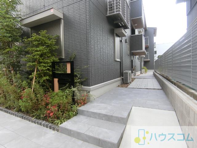 28/30 エントランス