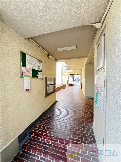 24/30 エントランス