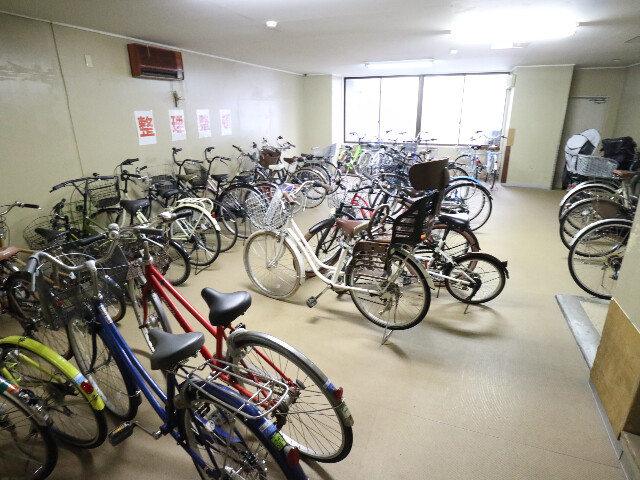 25/27 駐車場