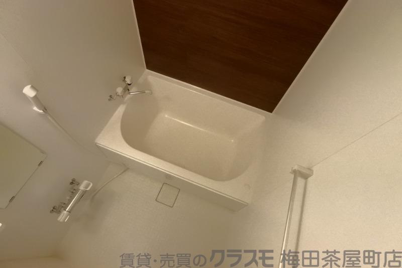 21/30 浴室
