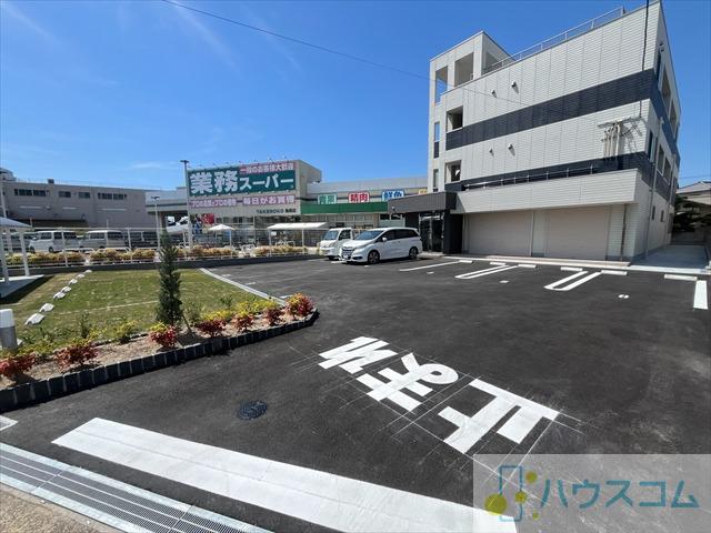 27/30 駐車場