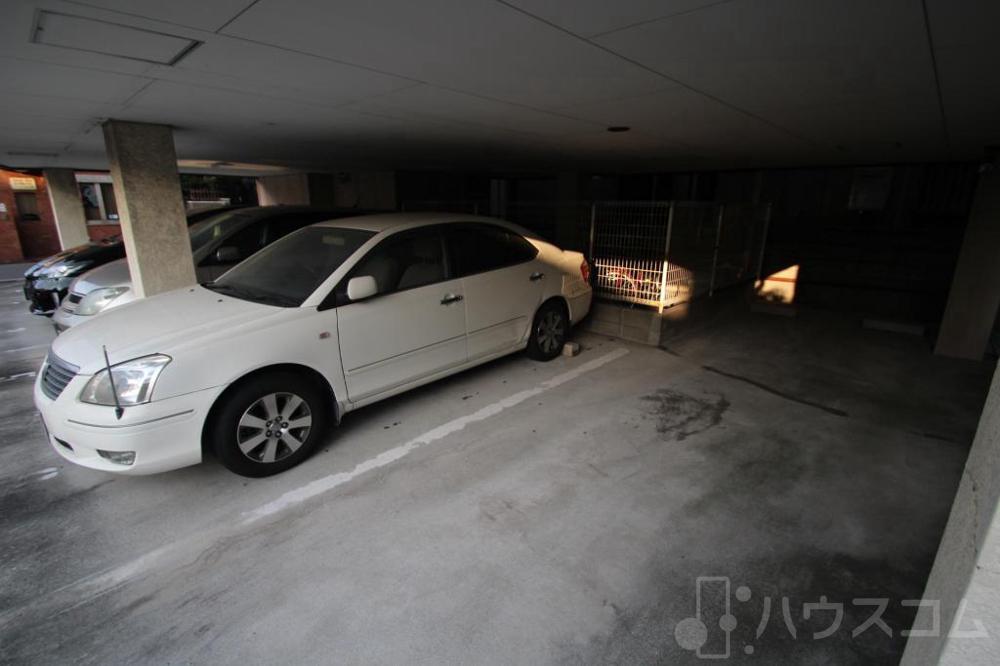 27/30 駐車場