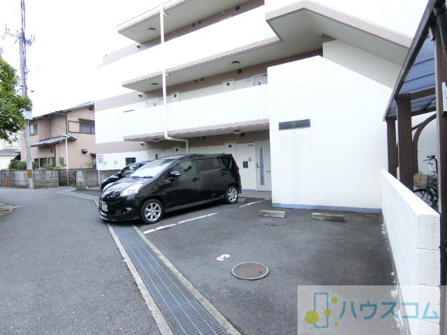 27/30 駐車場