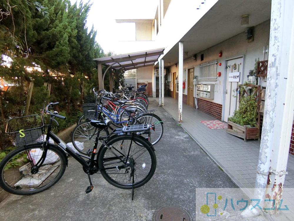 27/30 駐車場