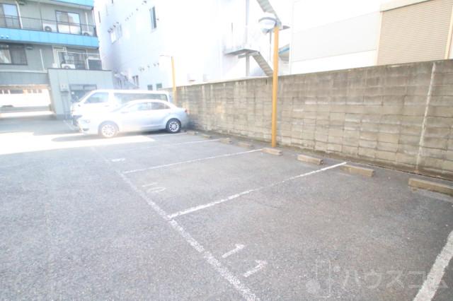 28/30 駐車場