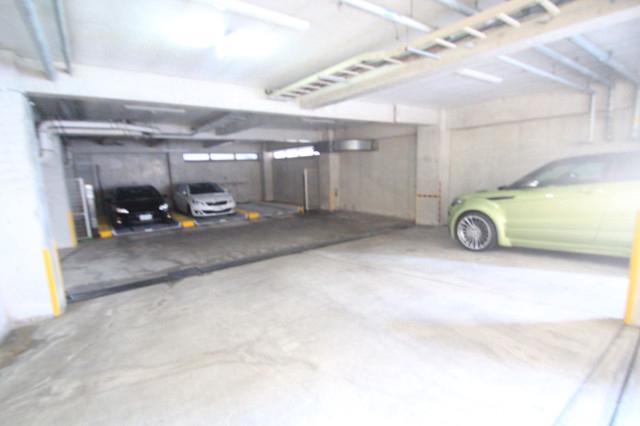 28/30 駐車場