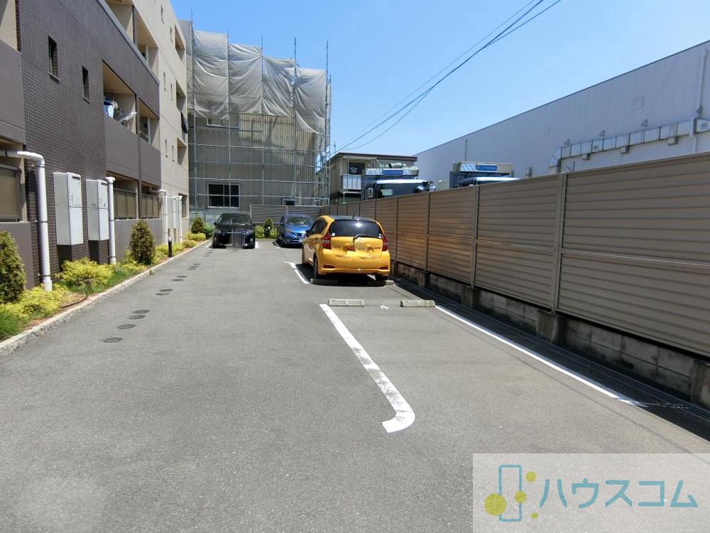 26/30 駐車場