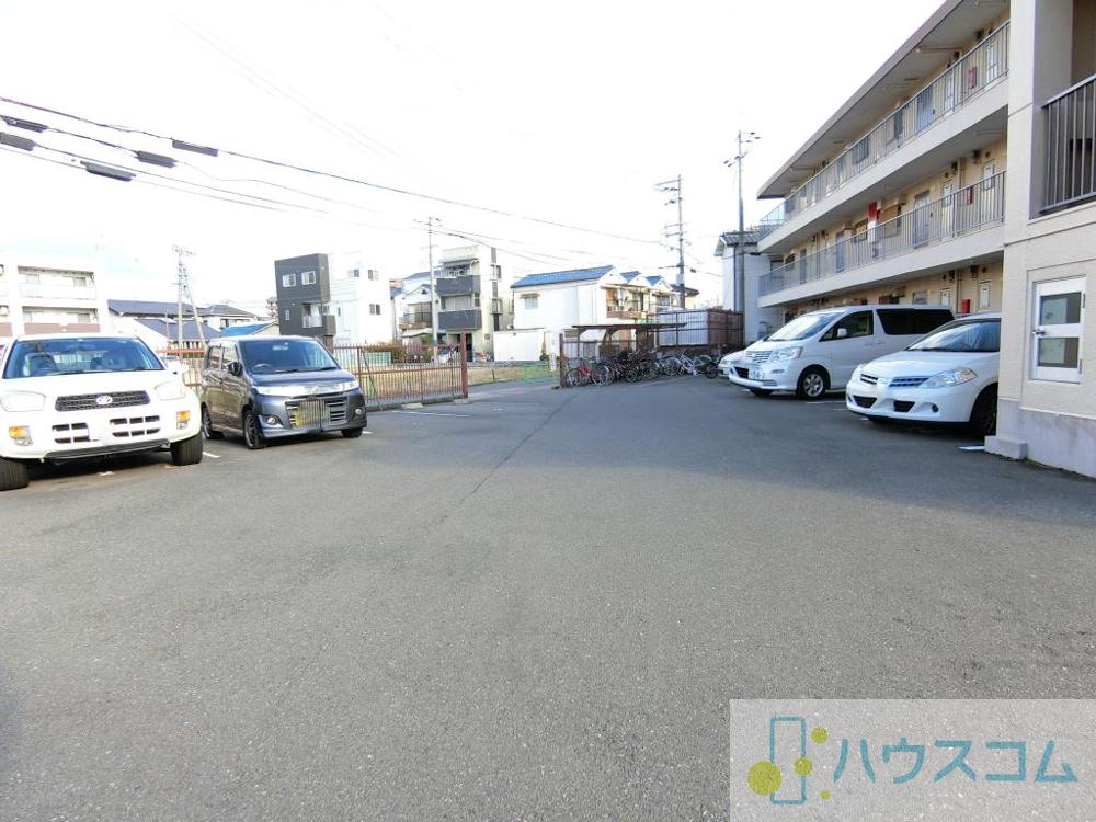 27/30 駐車場