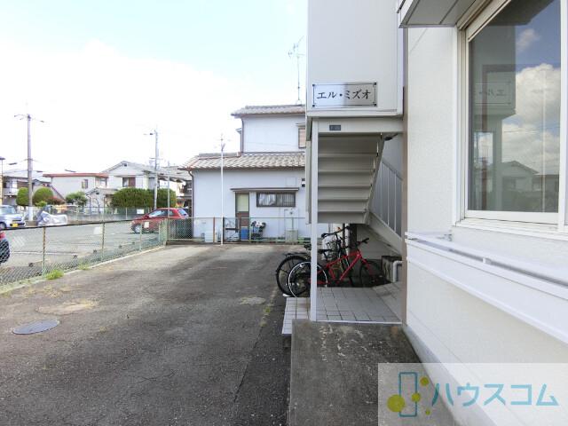 27/30 エントランス