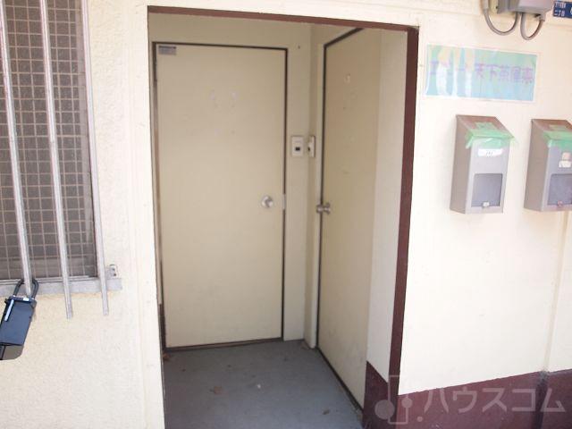 21/30 エントランス