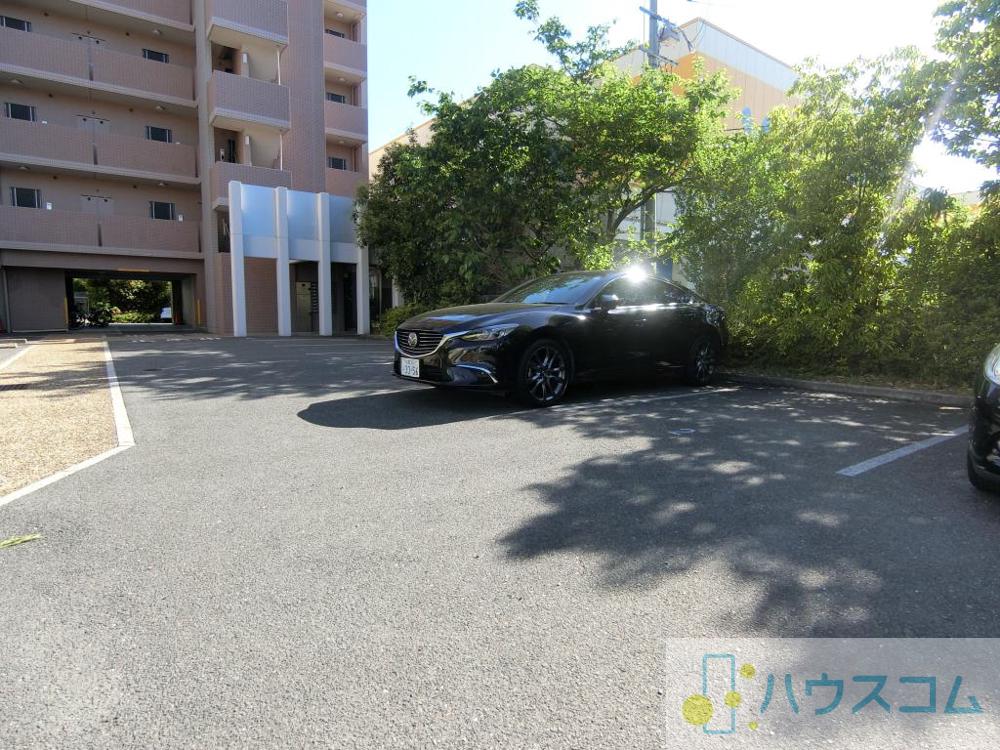 27/30 駐車場