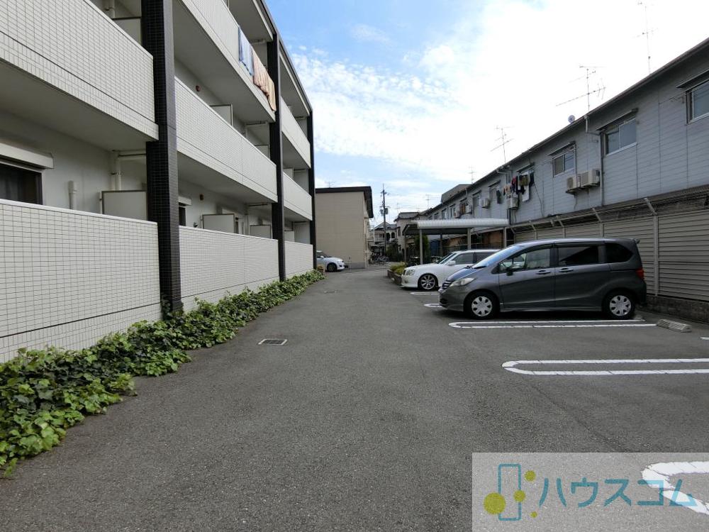 27/30 駐車場