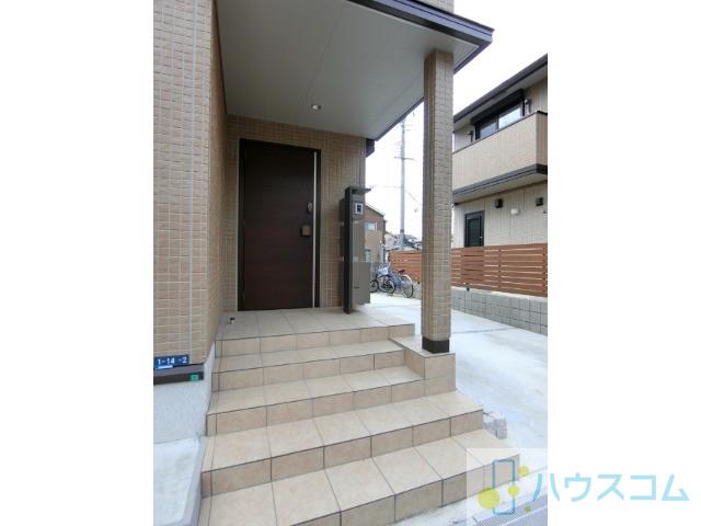 27/30 エントランス