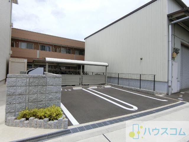 27/30 駐車場
