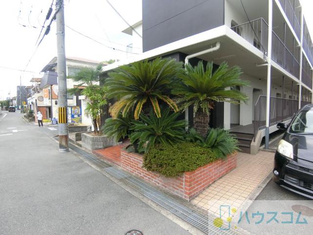 22/27 エントランス