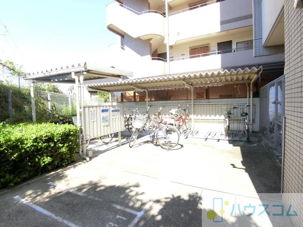 27/30 駐車場