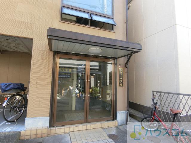 26/30 エントランス