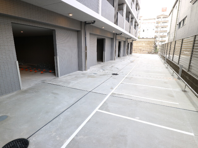 25/27 駐車場