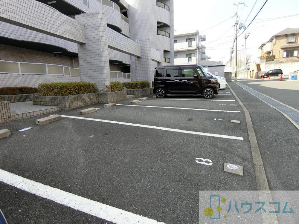 27/30 駐車場