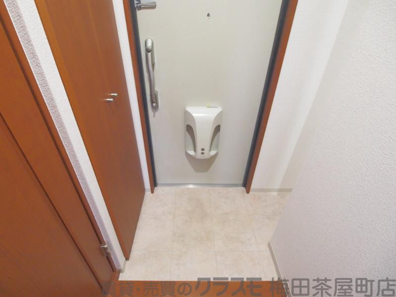 16/30 玄関