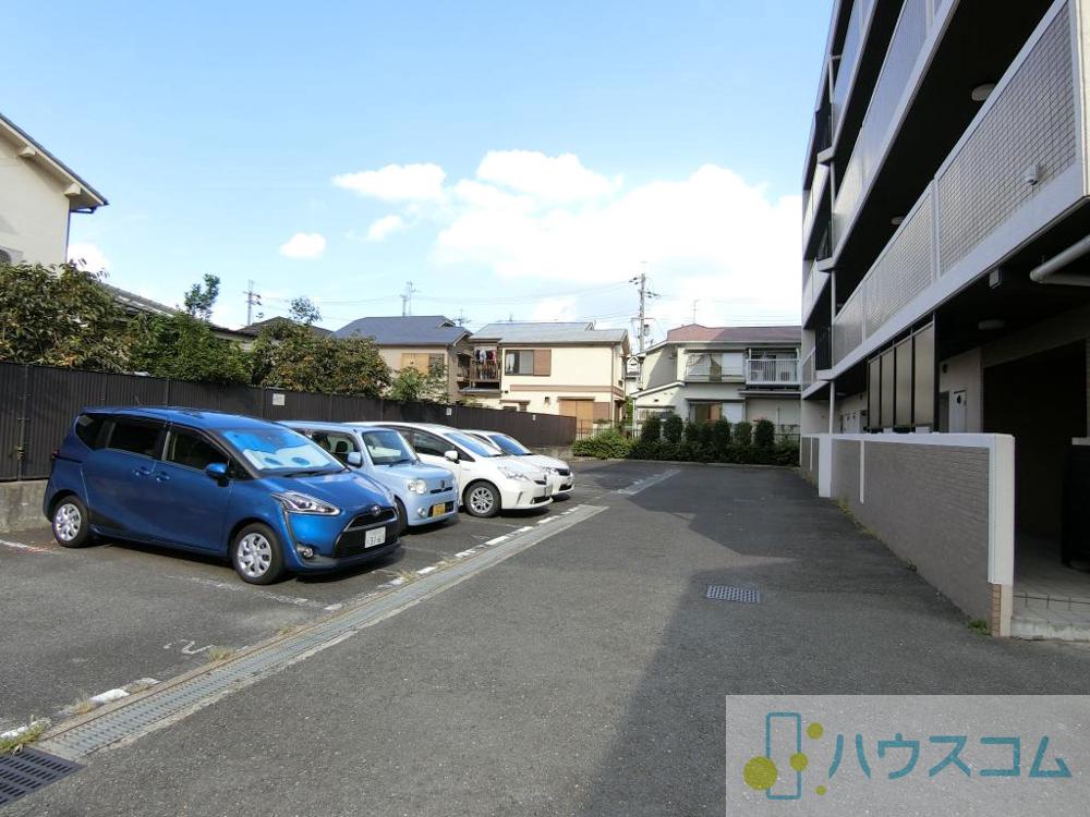 27/30 駐車場