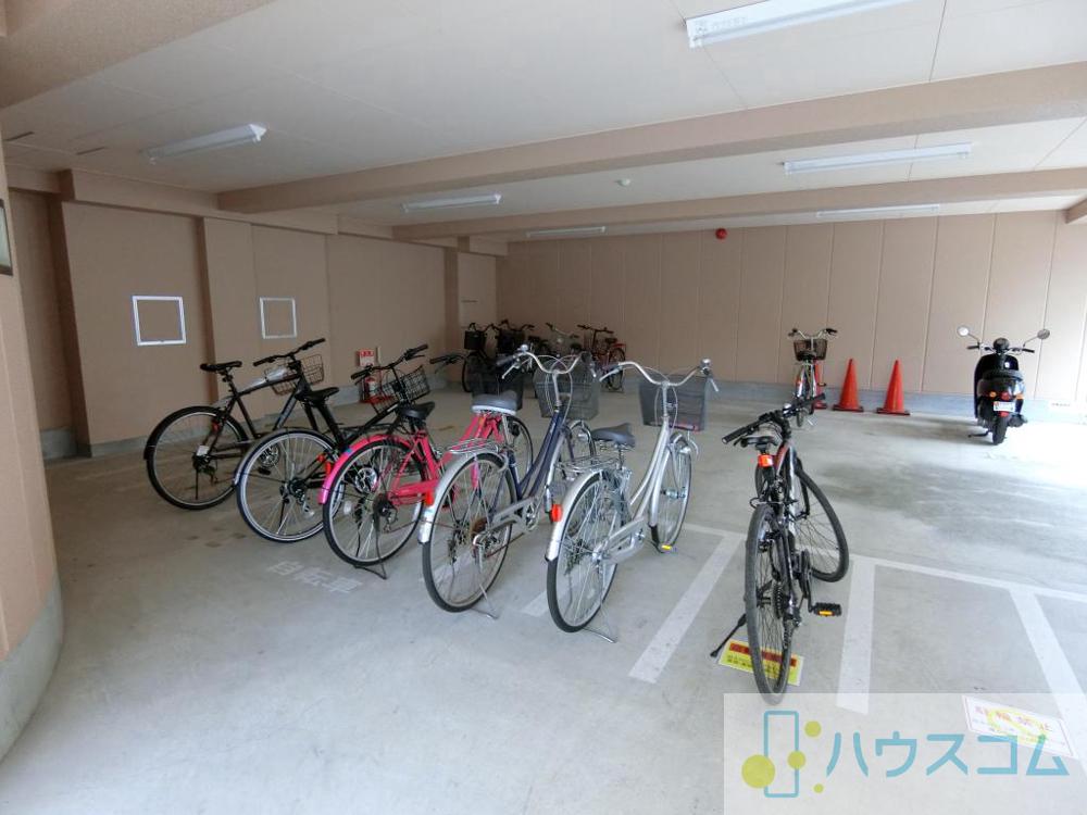27/30 駐車場