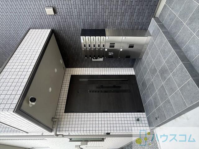 27/30 エントランス