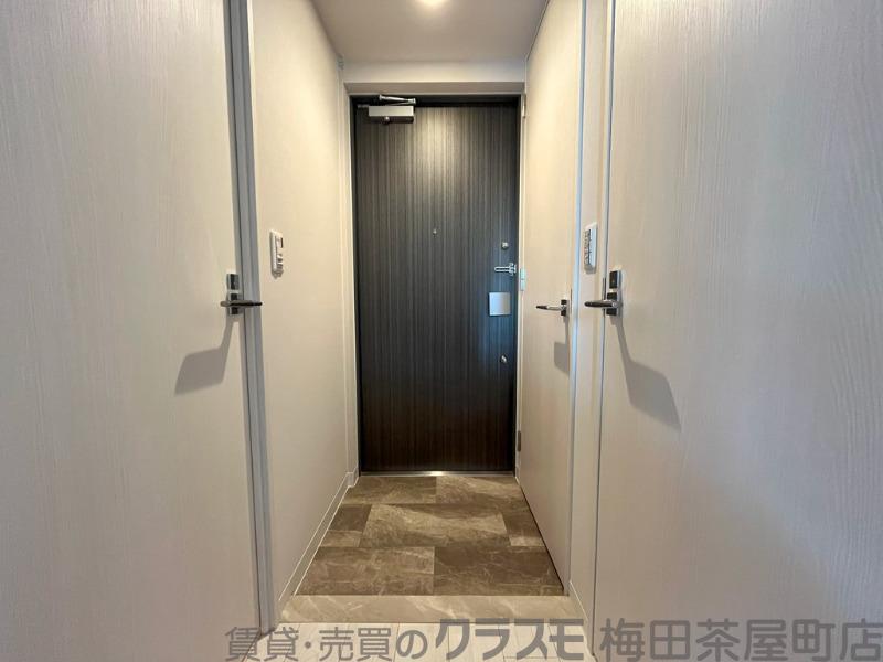 16/30 玄関