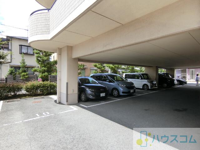 27/30 駐車場