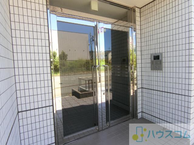 26/30 エントランス