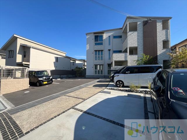 27/30 駐車場