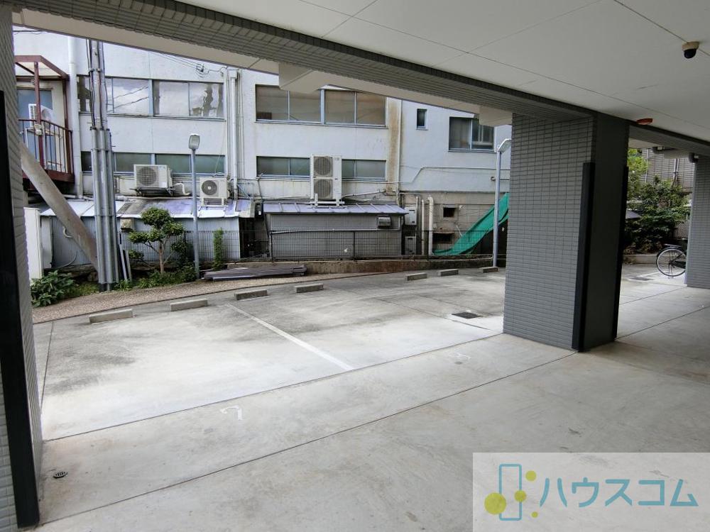 27/30 駐車場