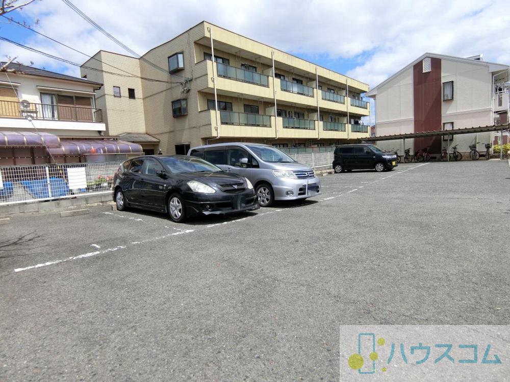 27/30 駐車場