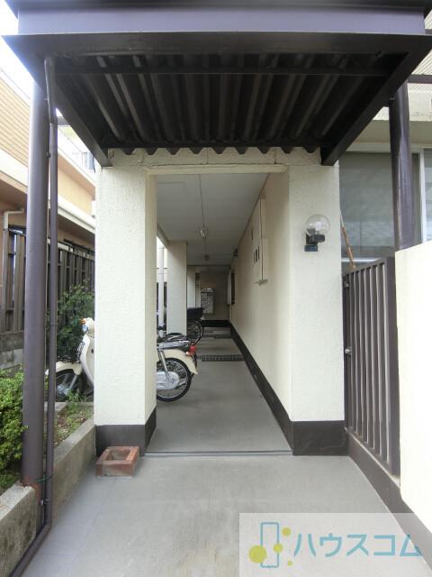 27/30 エントランス