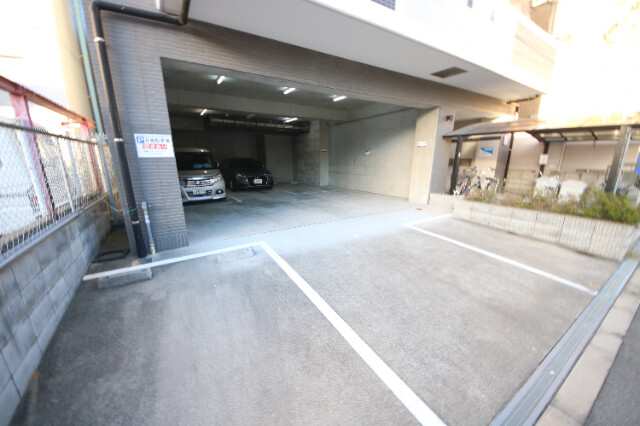 28/30 駐車場