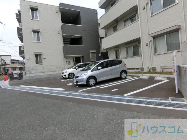 28/30 駐車場