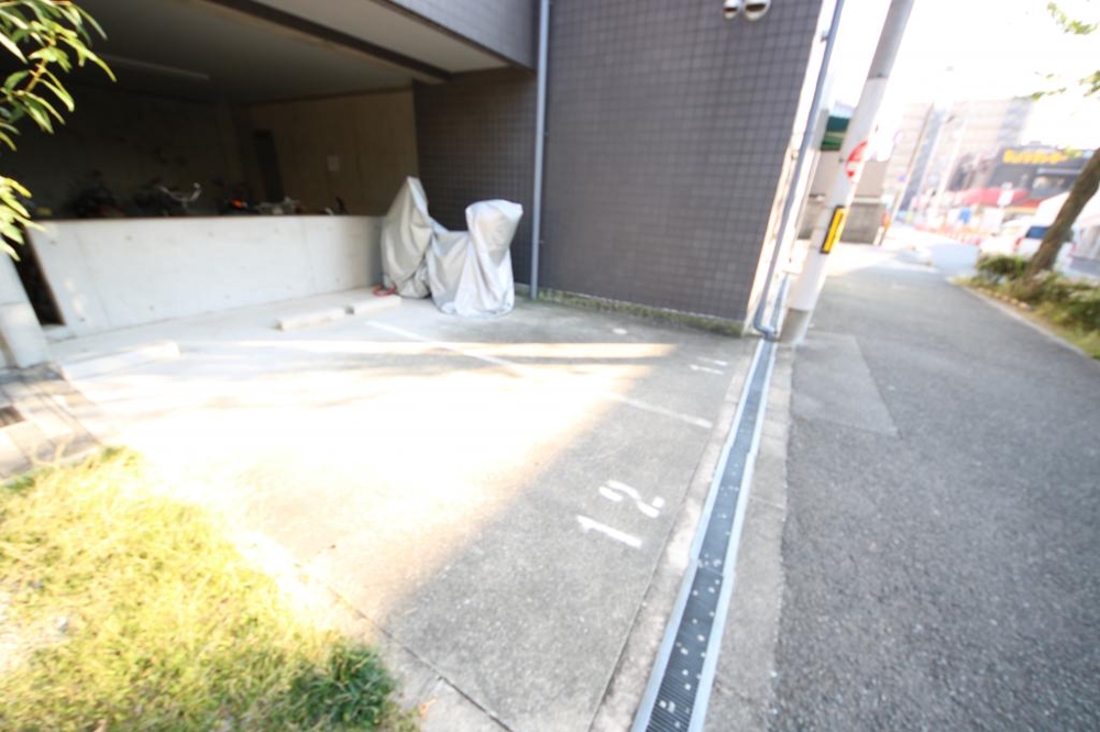 28/30 駐車場