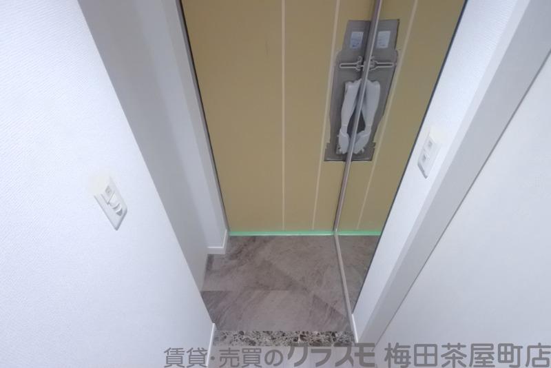 16/30 玄関