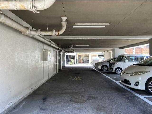 16/27 駐車場