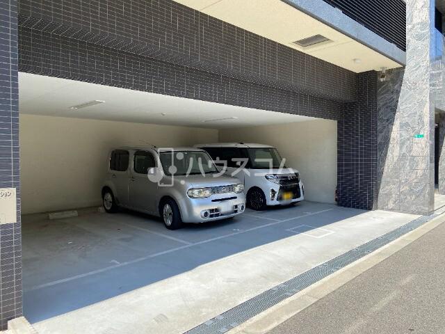 18/27 駐車場