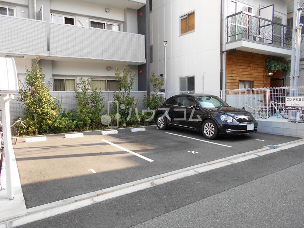 18/21 駐車場