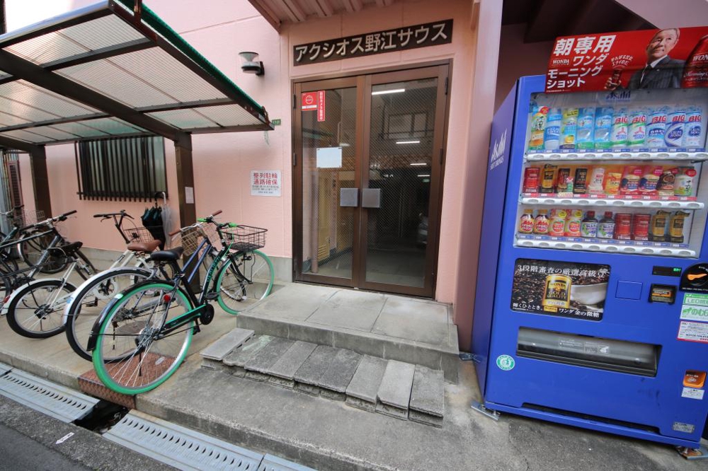 28/30 エントランス