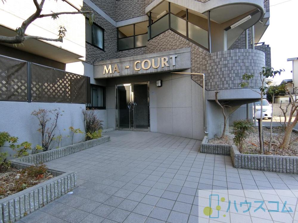 28/30 エントランス