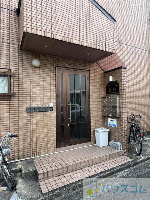 27/30 エントランス