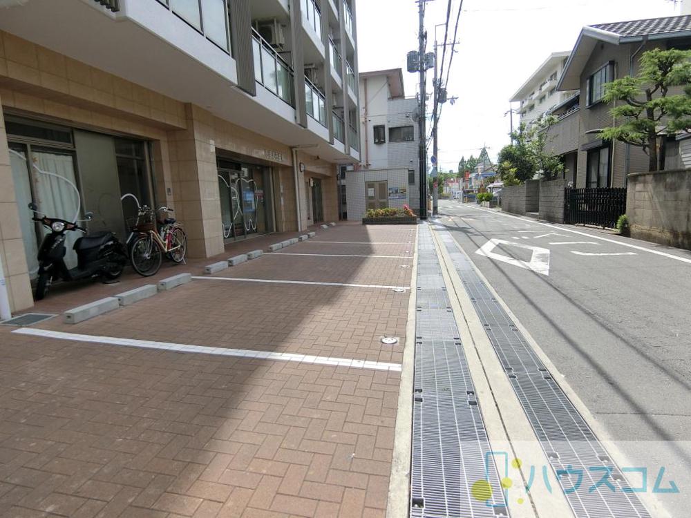 27/30 駐車場