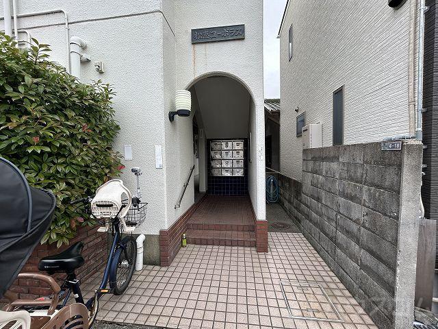24/30 エントランス