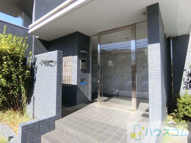 24/30 エントランス