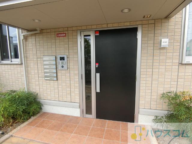 26/30 エントランス